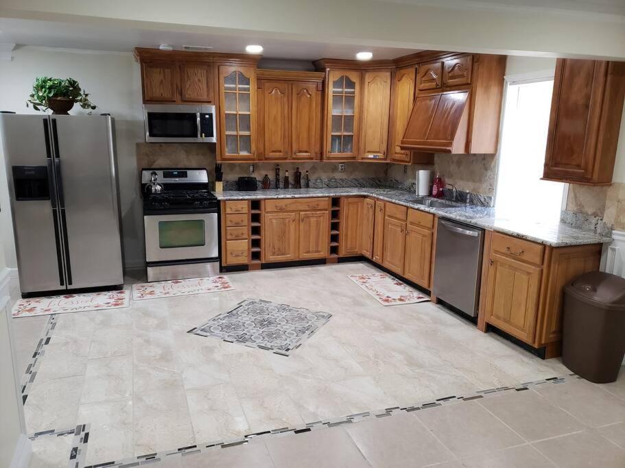 Entire Apartment Suite Family Singles Couples Nurses Dinners Business Meetings Lithonia Exterior photo