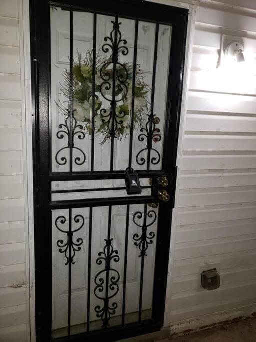 Entire Apartment Suite Family Singles Couples Nurses Dinners Business Meetings Lithonia Exterior photo