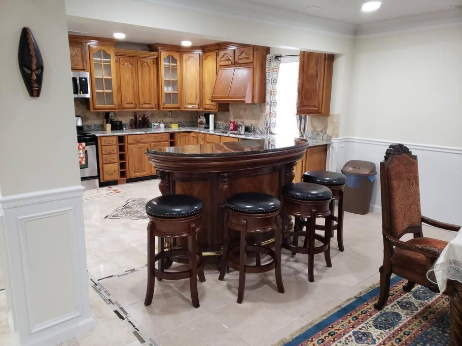 Entire Apartment Suite Family Singles Couples Nurses Dinners Business Meetings Lithonia Exterior photo